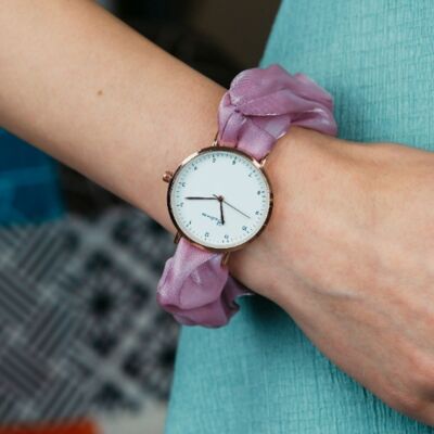 Reloj de pulsera con correa elástica para mujer de color morado hecho a mano