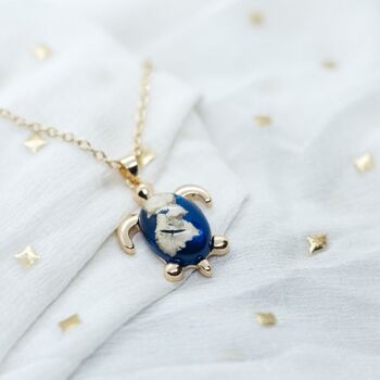 Collier pendentif animal Boho avec breloque tortue de mer en résine bleue et blanche 2