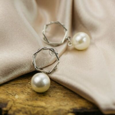 Aretes colgantes de perla grande blanca de agua dulce con forma de hexágono