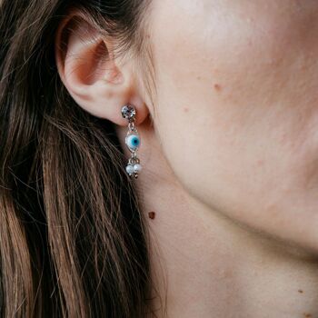 Boucles d'oreilles à tige faites à la main en forme de goutte de mauvais œil grec avec une minuscule perle blanche Zircon 1