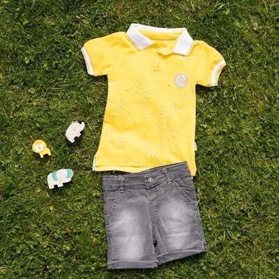 Set aus grauen Jeansshorts und gelbem Poloshirt für Jungen
