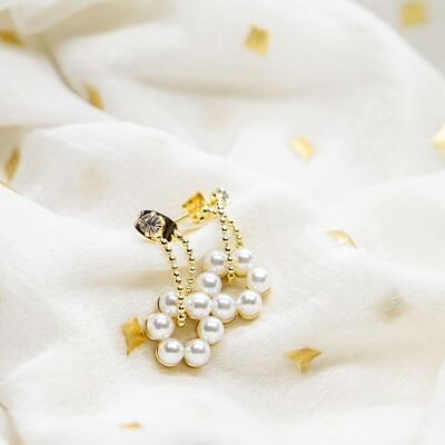 Boucles d'oreilles élégantes en forme de goutte de chaîne de gland de perle blanche florale dorée