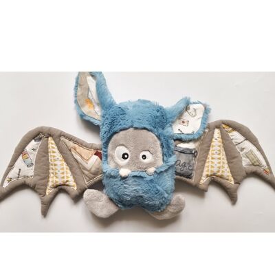 Blaues Fledermaus-Plüschtier „Bat-Monster“.