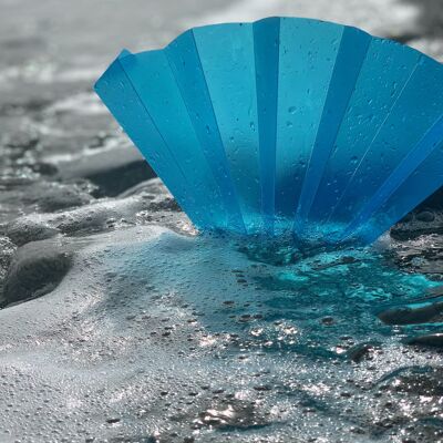 Fan, hand fan, blue translucent, self-closing, sustainable, waterproof