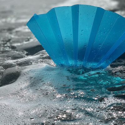 Fan, hand fan, blue translucent, self-closing, sustainable, waterproof