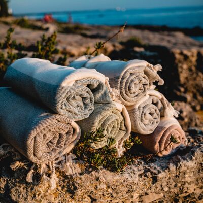 Lot de 15 serviettes de plage "Rouged Towels" | comme drap de bain, pour le spa et comme drap de hammam, sport & voyage | ferme & câlin