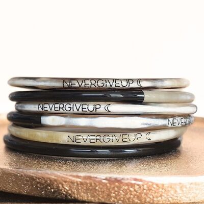 1 Bracelet à message "NEVERGIVEUP" - 3 mm noir