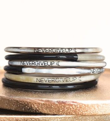 1 Bracelet à message "NEVERGIVEUP" - 3 mm noir 1