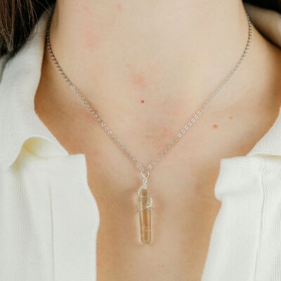 Collar de lápiz de piedra natural envuelto en alambre de pilar de punta de cristal de cuarzo transparente