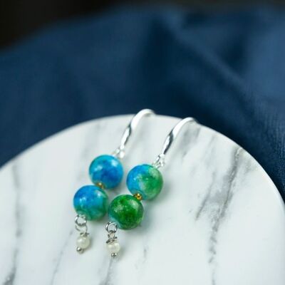 Boucles d'oreilles délicates à double perle en marbre vert coloré