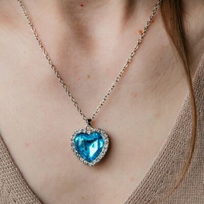 Grande collana con ciondolo di diamanti vintage con zirconi a cuore blu titanico