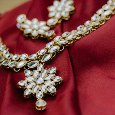 Großes weißes Kundan-Stein-Indisches Hochzeits-Meenakari-Ethno-Halsketten-Brautset