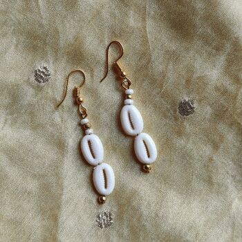 Boucles d'oreilles en forme de coquillages de mer cauris légères et minimalistes 2
