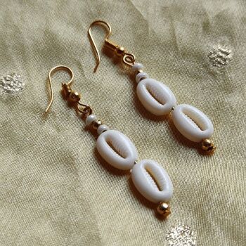 Boucles d'oreilles en forme de coquillages de mer cauris légères et minimalistes 3