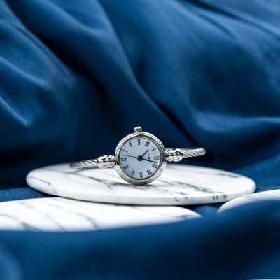 Reloj de pulsera ajustable con esfera blanca romana de acero inoxidable plateado