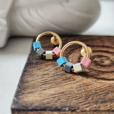 Boucles d'oreilles à tige multicolores cubiques circulaires dorées simples et mignonnes