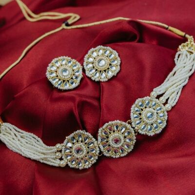 Mehrsträngiges weißes Perlen-Kundan-Stein-viktorianisches Braut-Diana-Ethno-Halsband-Set