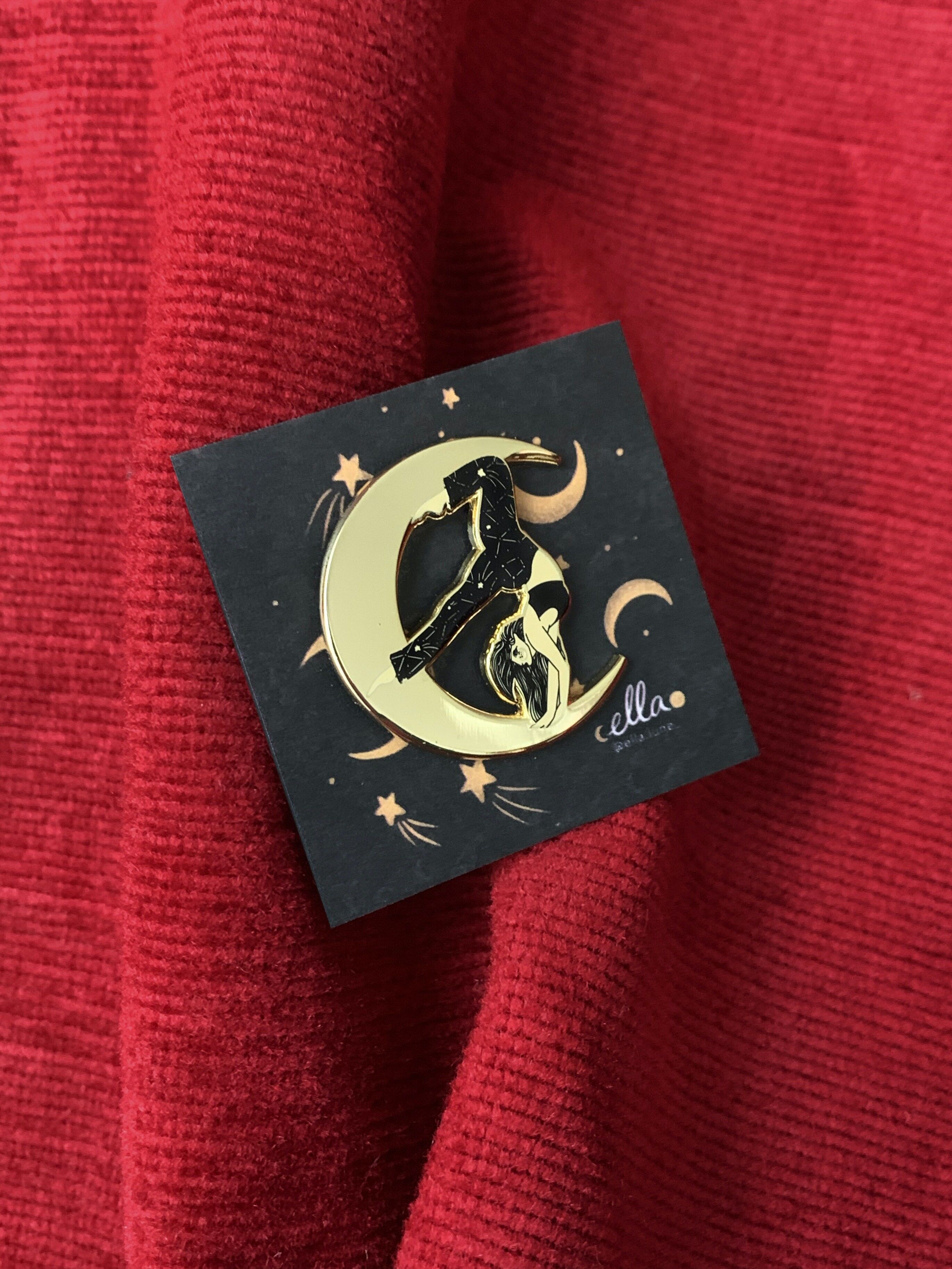 PIN'S - Danzando sulla Luna - da un'illustrazione originale di Ella Lune