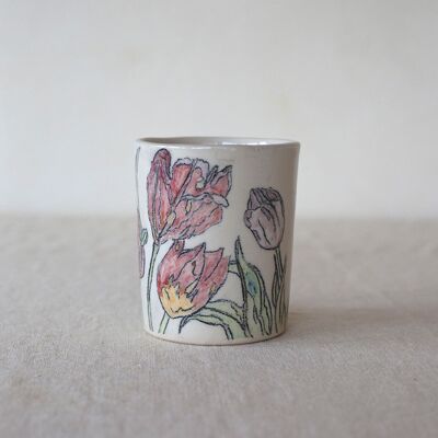 Taza de cerámica pintada a mano "Tulipanes"