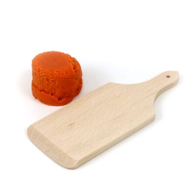 Wooden chopping board with handle