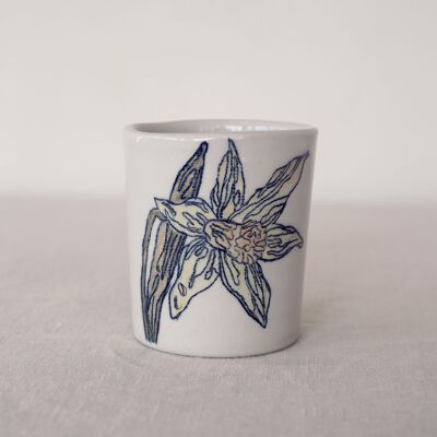 Taza de cerámica pintada a mano "Narciso"