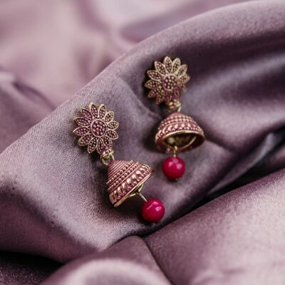 Kleine rosa komplizierte florale bunte asiatische indische ethnische Boho-Braut-Jhumka