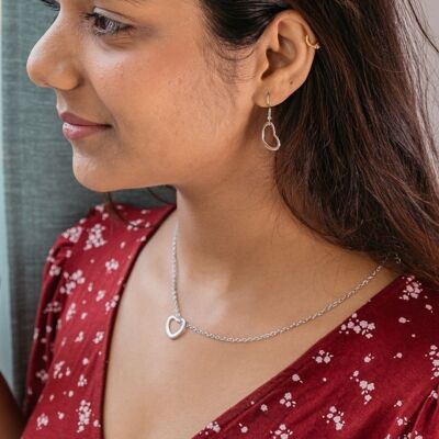 Offene kleine hohle Herz-minimalistische zierliche Silberanhänger-Halskette