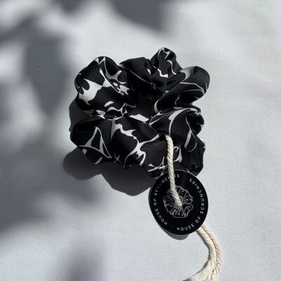 Scrunchie - Black/White Flowers - Recycelt