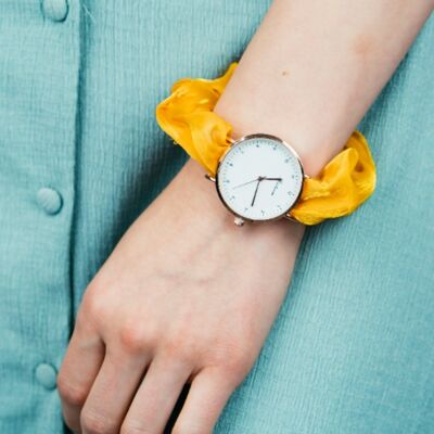 Musturd handgefertigte farbige Damen-Armbanduhr mit elastischem Armband