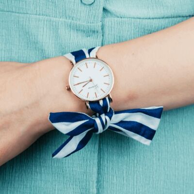 Armbanduhr mit Stoffarmband und farbwechselbarem Stoffarmband mit blauem Streifendruck