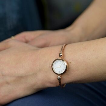 Montre-bracelet réglable en acier inoxydable avec cadran blanc romain et or rose 6