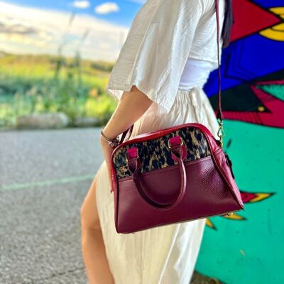 Unique Recycled Leather Bag for Women: Exclusive Piece with Handle and Shoulder Strap - Eco-Friendly and Elegant Style, Perfect for Everyday Life. CABAKA