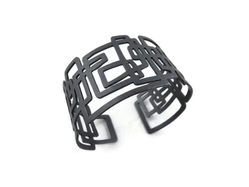 Brazalete de Plata Oxidada con Geometría Lineal