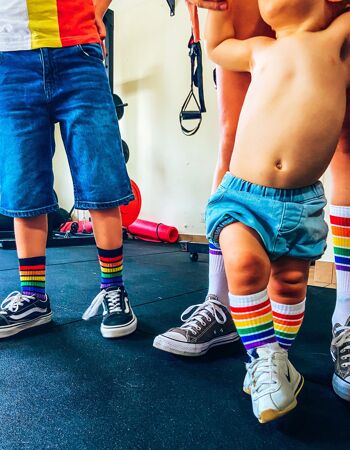 CHAUSSETTES À RAYURES POUR ENFANTS 1