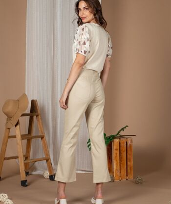 PANTALON EN JEAN BEIGE AVEC CLOUS 4