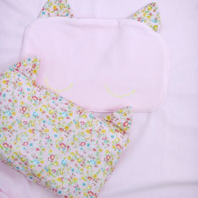 Pink blanket and flower pillow kit / pink