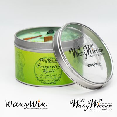 Candela della prosperità. Una candela magica in cera di soia Wiccan con fiori secchi, erbe e cristallo di avventurina verde per attirare ricchezza e abbondanza.