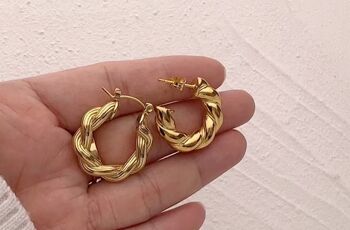 Jonquille - Twisted Huggy Hoops 3