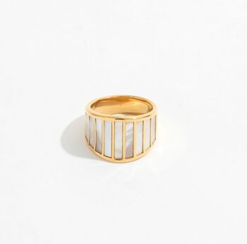 Stella - Bague tendance en nacre 1