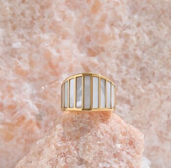 Stella - Bague tendance en nacre 7