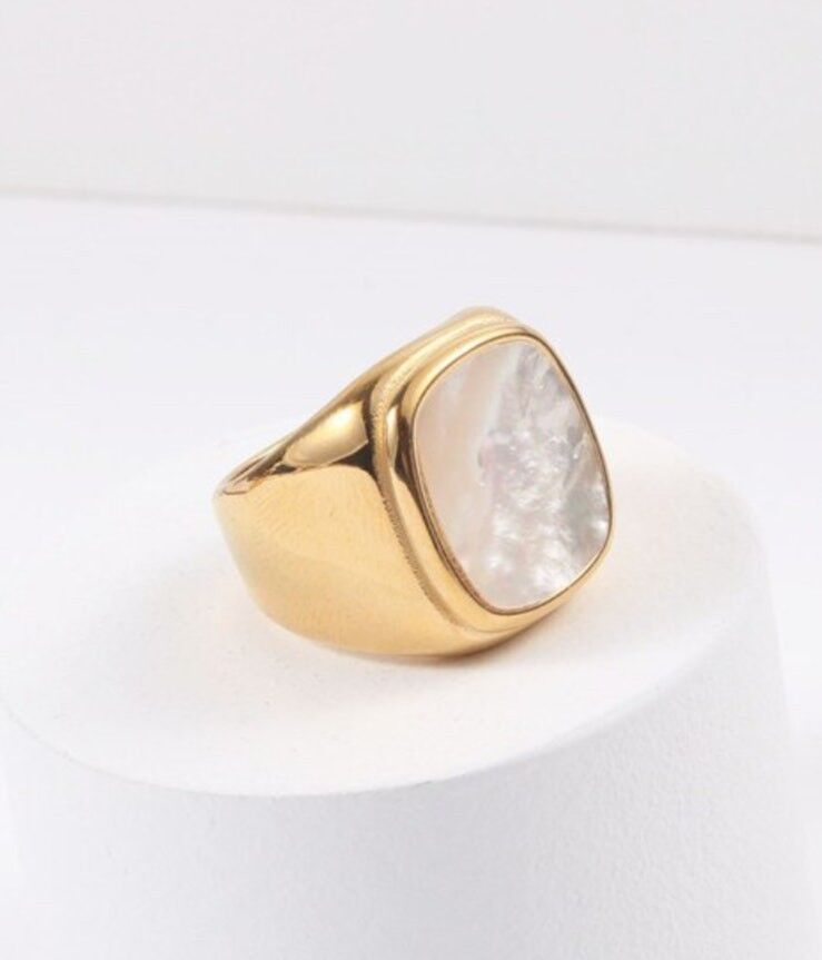 Gabriel - Grande anello quadrato in madreperla con sigillo