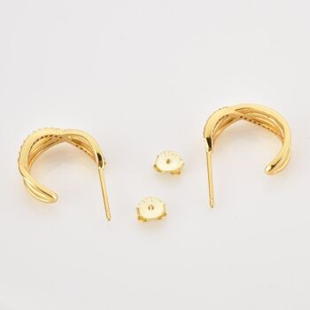 Adalene - Boucles d'oreilles Huggie en cristaux pavés torsadés 7