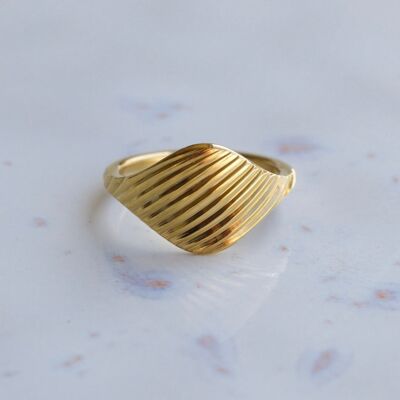 Kasserine - Wide Scallop Gold Ring