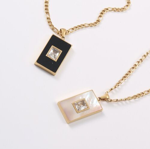 Feliks - Pendant Necklace in Mother of Pearl Shell and Onyx