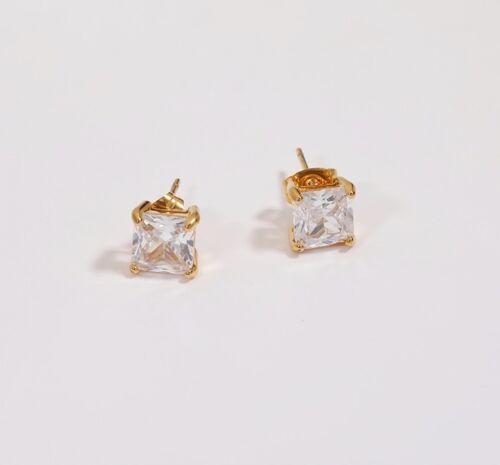 Kira - Stud Earrings in Diamond Cut
