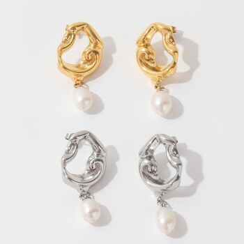 Jove - Boucles d'oreilles créoles en forme de perle baroque 2