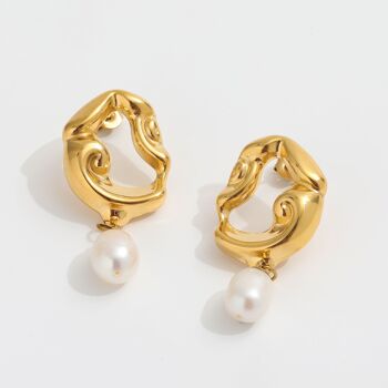 Jove - Boucles d'oreilles créoles en forme de perle baroque 11