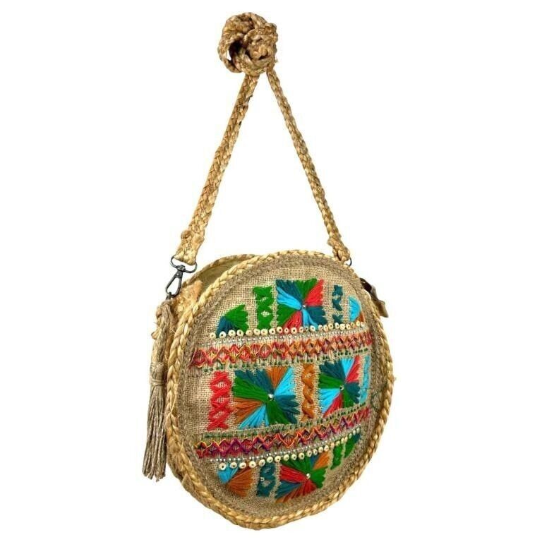 Borsa da donna in juta fatta a mano e circolare. Moda estiva