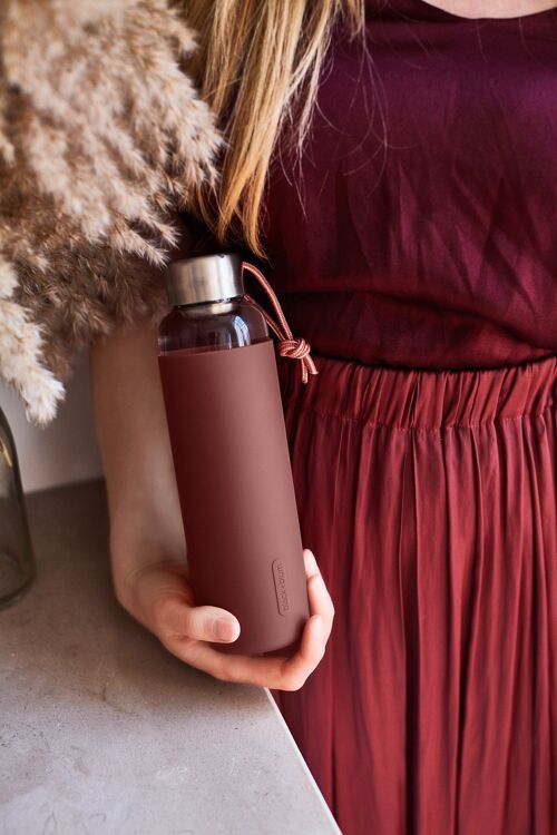 Glass Water Bottle - Leak Proof Glass Water Bottle With Protective Silicone Sleeve 600ml - Burgundy