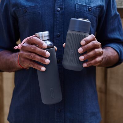 Wasserflasche aus Glas – Auslaufsichere Wasserflasche aus Glas mit schützender Silikonhülle 600 ml – Schiefer